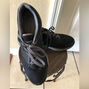 Men’s black vionic walking shoes